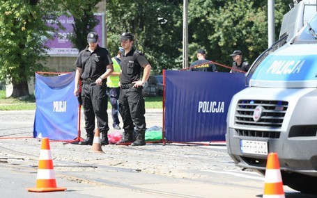 Tir zmasakrował kobietę przy ul. Przybyszewskiego (wideo, galeria)
