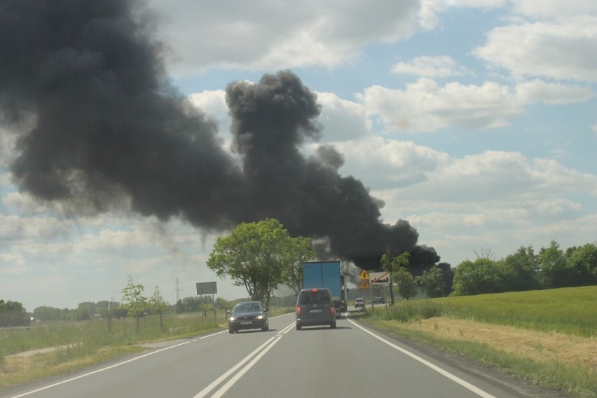 Pożar składowiska odpadów sztucznych w powiecie krotoszyńskim. Na miejscu 11 zastępów straży