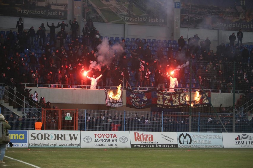 Zadyma na meczu Piast Gliwice - Górnik Zabrze