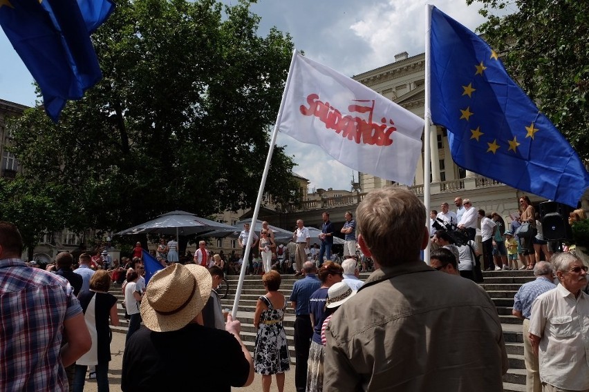 Manifestacja na placu Wolności - 4 czerwca 2016