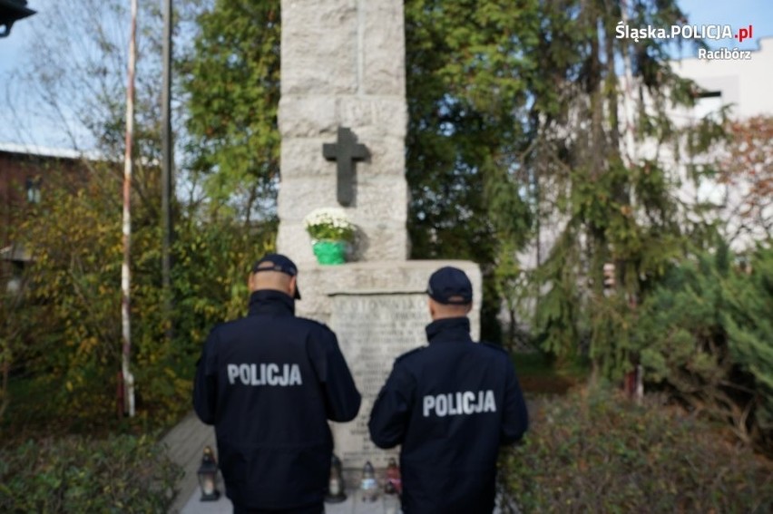 Raciborscy policjanci uczcili pamięć policjantów zamordowanych w 1940 roku ZDJĘCIA