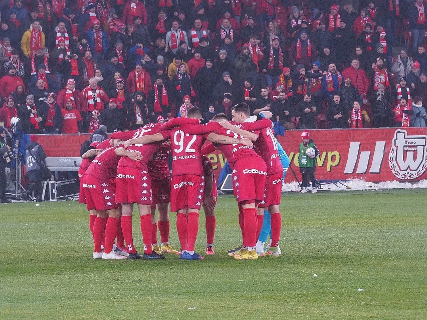 W meczu z Pogonią do Widzewa uśmiechnęło się szczęście. W...