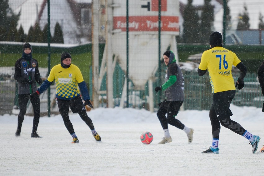 Star Starachowice wygrał sparing ze Spartakusem Daleszyce. Dobrze zaprezentowali się nowi zawodnicy. Zobacz zdjęcia