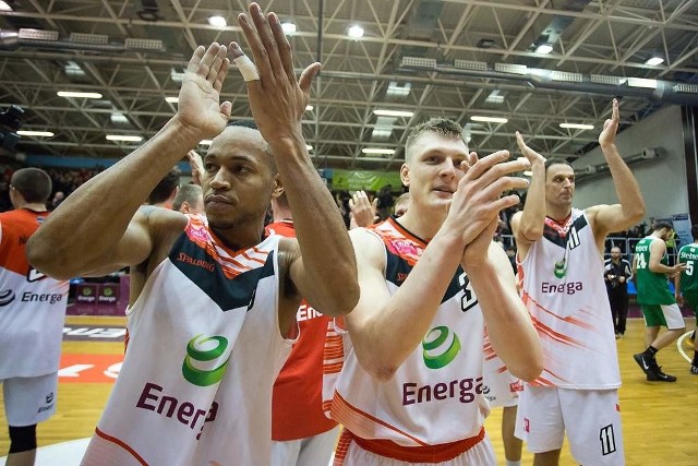 Energa Czarni Słupsk pokonała w Tarnobrzegu Siarkę 83:72 w meczu XXVI kolejki Tauron Basket Ligi.