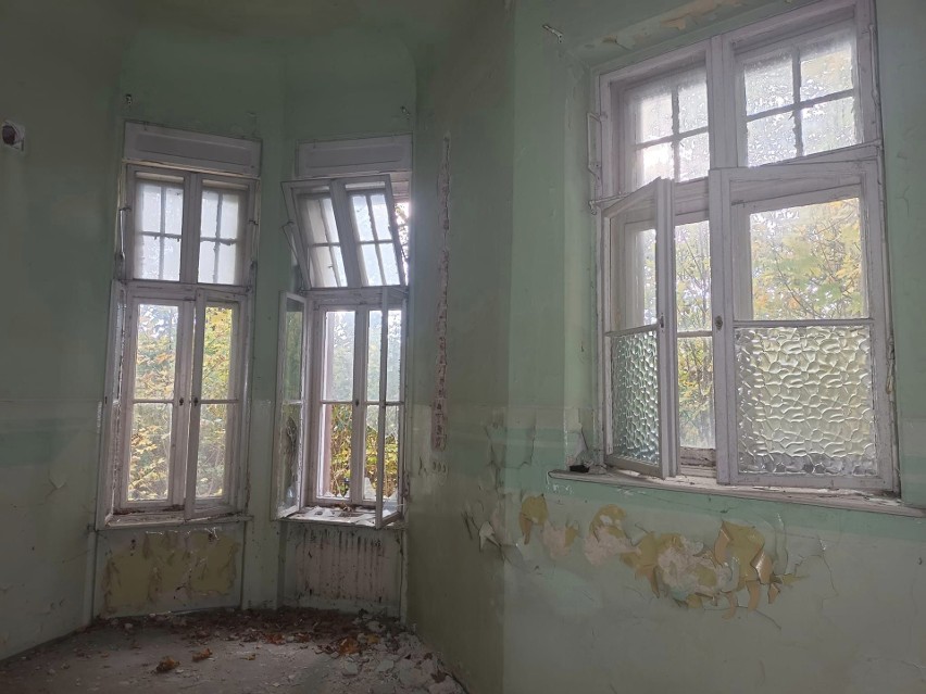 Opuszczony szpital w Krapkowicach kryje mnóstwo tajemnic....