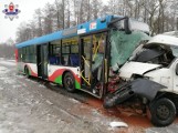 Śmiertelny wypadek w Sosnowie. Autobus zderzył się z samochodem dostawczym