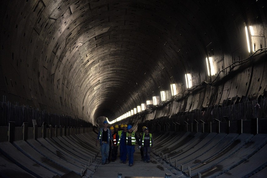 Obie nitki tunelu pod Martwą Wisłą przewiercone!