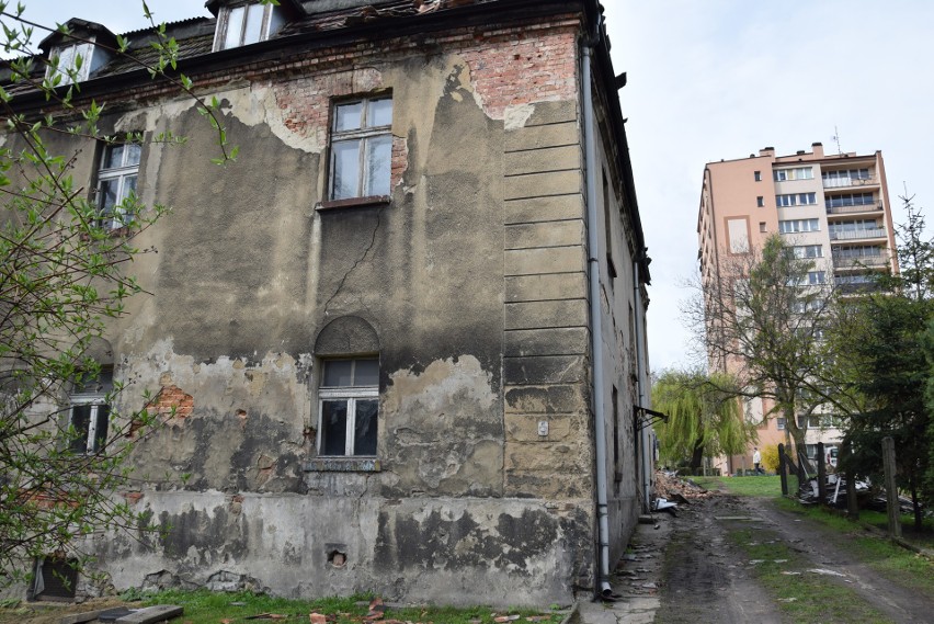 Rybnik: Burzą dworek z ulicy Dworek. Znika kolejny zabytek