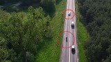 Policja obserwowała kierowców z drona na DK 10. Motocyklista wyprzedzał na podwójnej ciągłej [wideo]