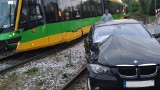 MPK Poznań: Wypadek na Trasie Kórnickiej - tramwaj zderzył się z samochodem marki BMW, który jechał ul. Milczańską [ZDJĘCIA]