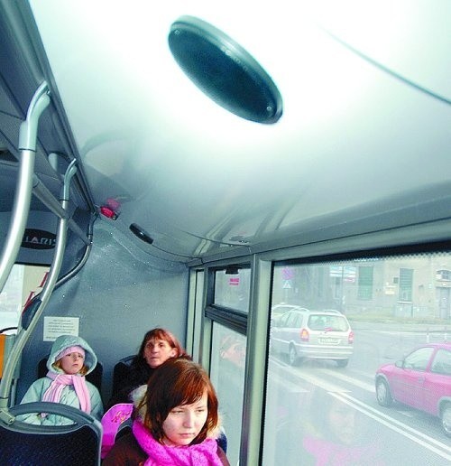 Głośniki, jak ten widoczny na zdjęciu, są już we wszystkich kołobrzeskich autobusach.