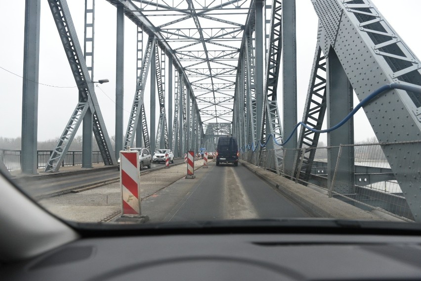 Remont mostu w Toruniu idzie pełną parą