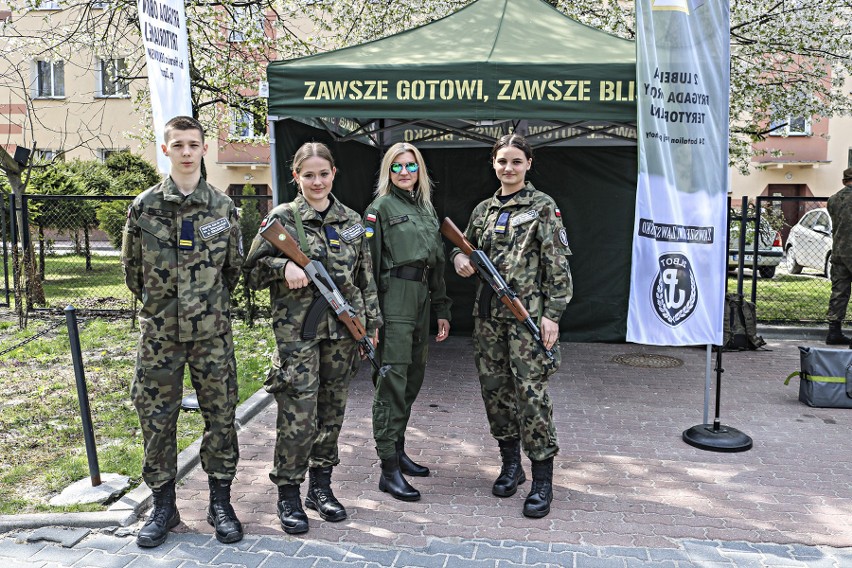 Mundurowa Majówka w Kraśniku już za nami! Była strażacka piana oraz pokazy ratownictwa medycznego, technicznego i wysokościowego [ZDJĘCIA]