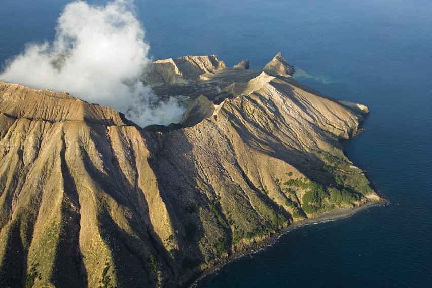 Nowa Zelandia: Wybuch wulkanu na wyspie White. Są ofiary śmiertelne, kilkadziesiąt osób uznaje się zaginione [WIDEO]