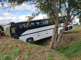 Wypadek autobusu z przedszkolakami pod Toruniem. Okoliczności zdarzenia nie są jasne