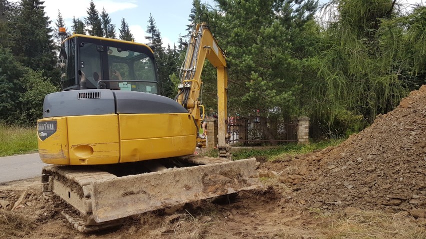 Zakopane. Ktoś podziurawił nowe rury wodociągu na Gubałówce [ZDJĘCIA]