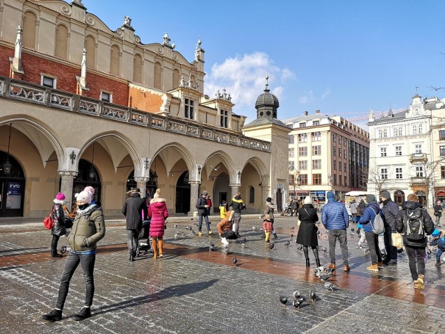 Eksperci ostrzegają, że apogeum trzeciej fali ma przyjść na przełomie marca i kwietnia