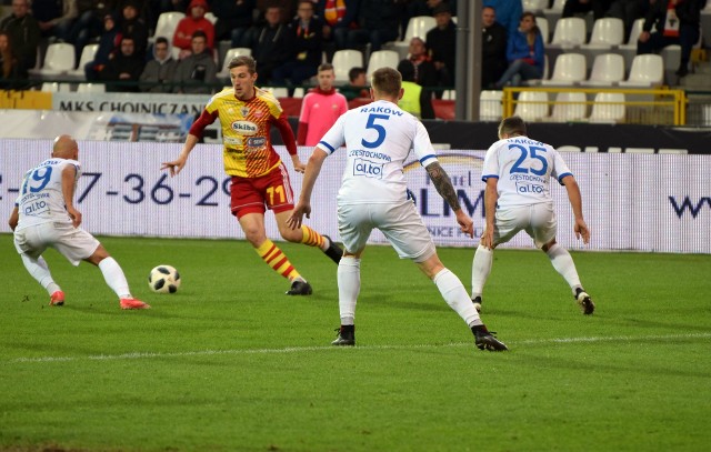 Chojniczanka przegrała na swoim boisku z Rakowem 0:1. Na gola kibice czekali długo, bo aż do 83. minuty, gdy dla częstochowian zdobył go Jose Embalo. Dla Chojniczanki to kolejne spotkanie przed wlasną publicznością, gdy z murawy zespól schodzi jako pokonany. Natomiast Raków przełamał serię trzech meczów bez punktu. Po zaległym meczu Chojniczanka plasuje się na 4. meijscu w tabeli, zaś na ósme miejsce awansował Raków.