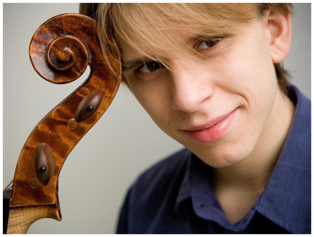 Młody wiolonczelista jest tegorocznym laureatem Fryderyka w kategorii  Fonograficzny Debiut Roku.