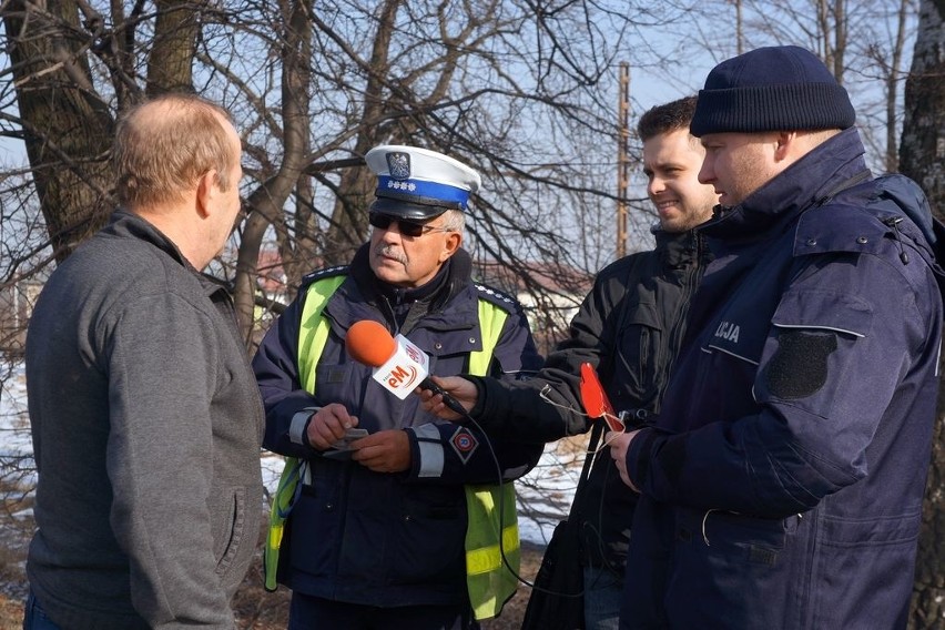 Policja w Żorach rozdawała walentynkowe serduszka