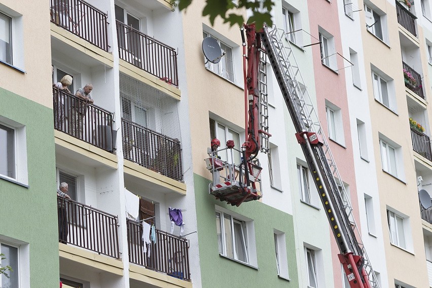 Dziś przed południem w jednym z bloków przy ulicy...