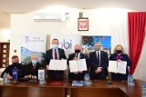 Podpisano umowy na ważne inwestycje drogowe w gminach Baranów Sandomierski i Nowa Dęba. Wartość prac to blisko 18 milionów złotych [ZDJĘCIA]