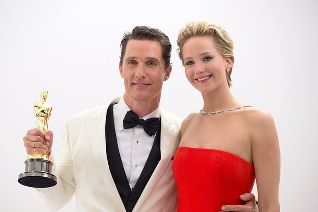 Matthew McConaughey i Jennifer Lawrence (fot. Matt Petit /...