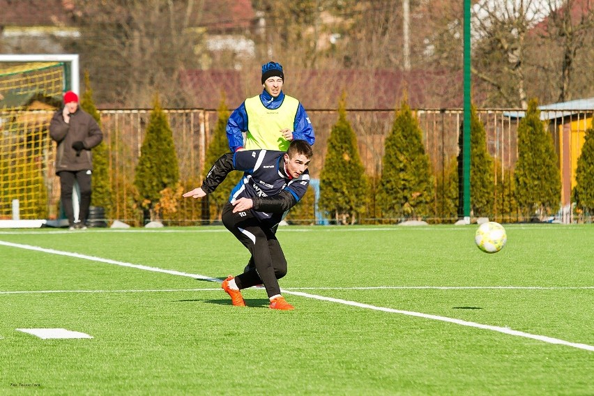 Korona Rzeszów pokonała w sparingu Ekoball Stal Sanok 2:0....