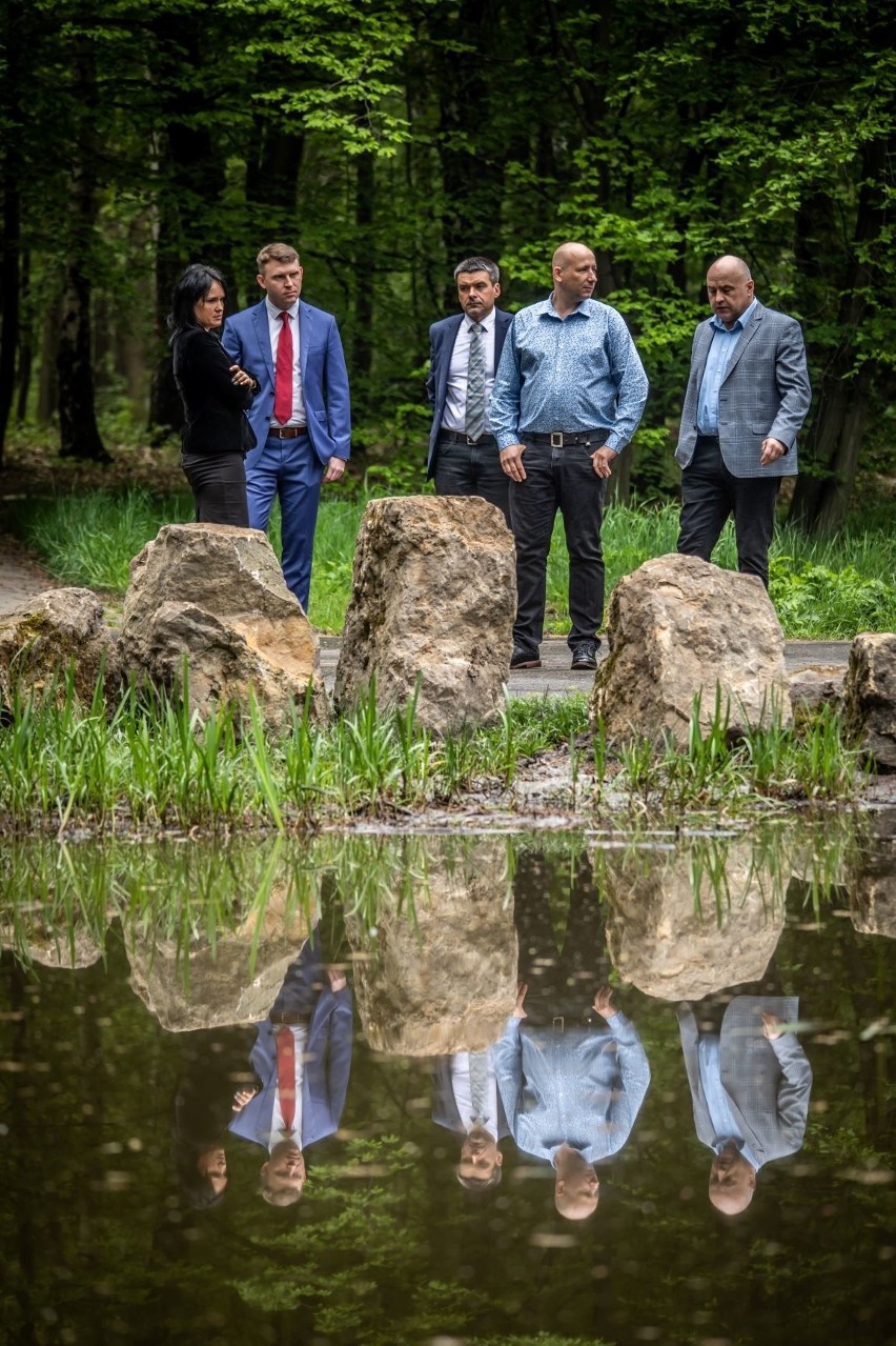 W Parku Sląskim podpisano umowę na remont kolejnych ścieżek