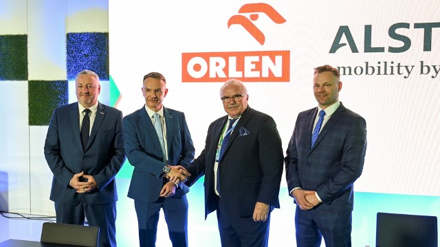 Zgodnie z zawartym porozumieniem firma Alstom dostarczy bezemisyjne pociągi napędzane wodorowymi ogniwami paliwowymi, a PKN Orlen będzie odpowiadał za dystrybucję, magazynowanie oraz dostawy paliwa wodorowego dla tych pociągów