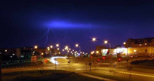Nad województwem podlaskim mogą pojawić się burze. To zdjęcie zostało zrobione 30.06.2009 po godzinie 22 nad Białymstokiem.