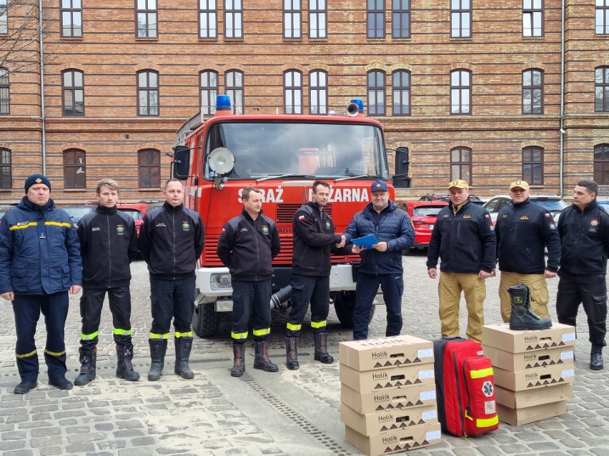 OSP Kopanka przekazała pojazd ratowniczo - gaśniczy...