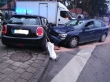 Dwa samochody zderzyły się przy Szpitalnej w Bydgoszczy [zdjęcia]