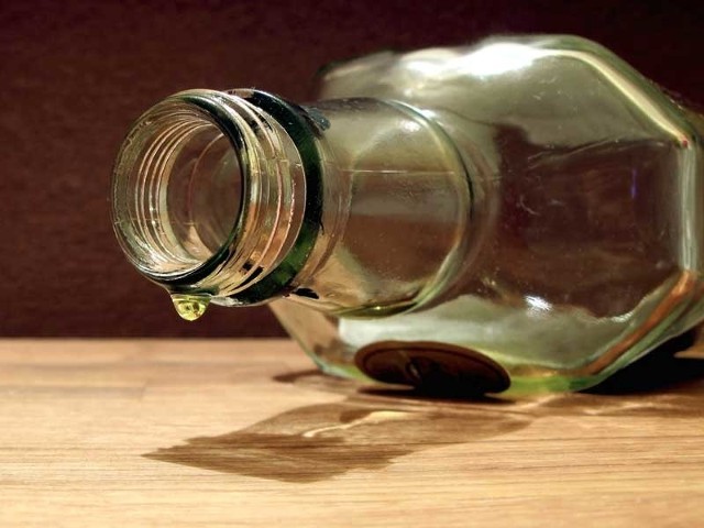 Prawie 2,5 promila alkoholu w wydychanym powietrzu miał kierujący wczoraj pojazdem osobowym w Darłowie 44-letni mężczyzna. Do października tego roku obowiązywał go orzeczony przez sąd sześcioletni zakaz prowadzenia pojazdów.