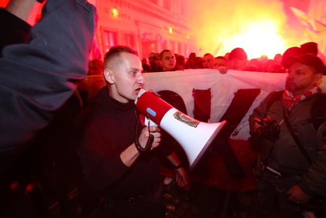 Narodowcy w marszu współorganizowanym przez Jacka Międlara przejdą od Dworca Głównego we Wrocławiu na Ostrów Tumski. Na zdjęciu marsz, który odbył się 11 listopada 2018 r.