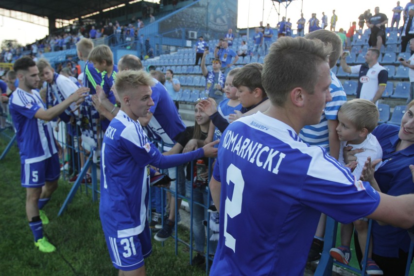 Ruch Chorzów - GKS Katowice 1:0. Tak cieszyli się kibice i piłkarze Niebieskich ZDJĘCIA