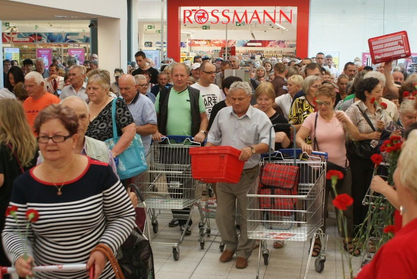 Na otwarciu Auchana w Centrum Handlowym Pogoria zjawiły się...