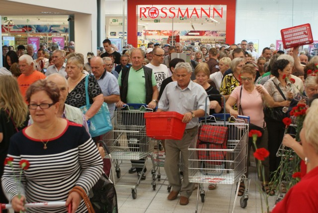 Na otwarciu Auchana w Centrum Handlowym Pogoria zjawiły się tłumy klientów z całego Zagłębia