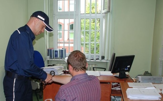 Robert Czerwiński i jeden z zatrzymanych mężczyzn.