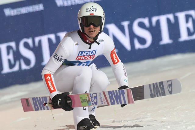 Piotr Żyła sobotnim zwycięstwem na skoczni normalnej HS-102 wysforował Polskę na wysokie czwarte miejsce w klasyfikacji medalowej MŚ w narciarstwie klasycznym 2023 w Planicy
