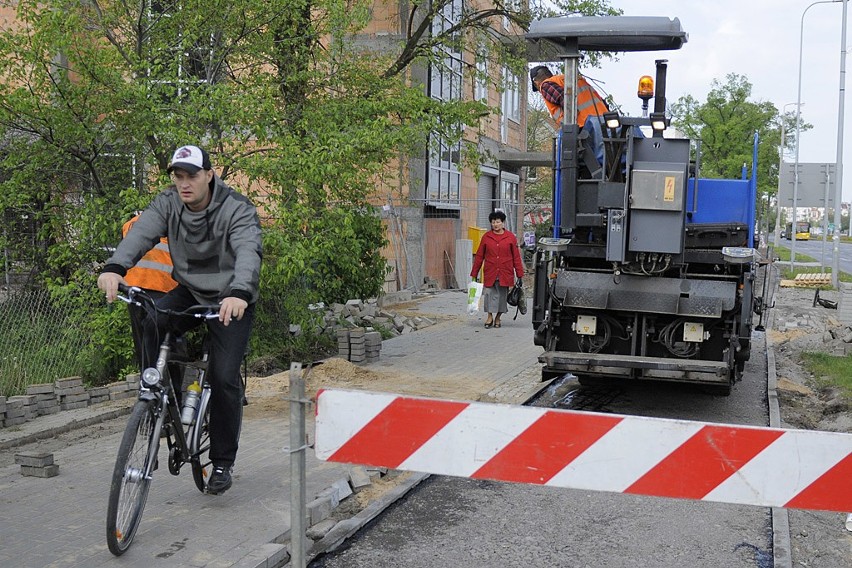 Budują ścieżkę rowerową na Wojska Polskiego