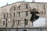 Mikołaj Kopernik bohaterem nowego muralu na placu Miłośników Astronomii w Grudziądzu. Zobacz zdjęcia
