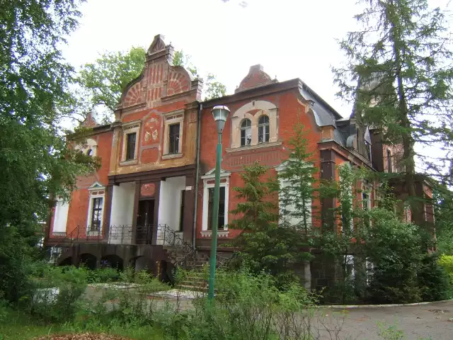 Pałac w Lubuczewie. Zdjęcia z zewnątrz i środka.