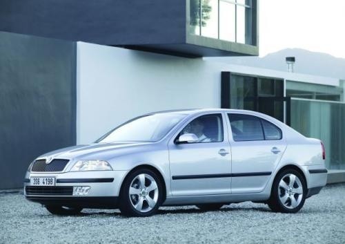 Fot. Skoda: Skoda Octavia tylko teoretycznie jest &#8222;najtańszym z Golfów&#8221;. Druga generacja tego auta prezentuje się całkiem przyzwoicie i wcale nie siermiężnie.