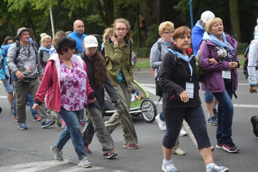 Zawierciańska Piesza Pielgrzymka idzie na Jasną Górę ZDJĘCIA