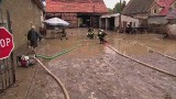 Nad Polską przeszły gwałtowne burze. Wiatr powalał drzewa, woda zalewała domy (wideo)