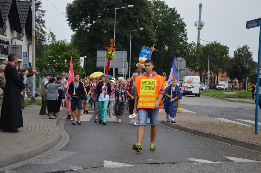 Oświęcim. Pielgrzymi w drodze na Jasną Górę [ZDJĘCIA, WIDEO]