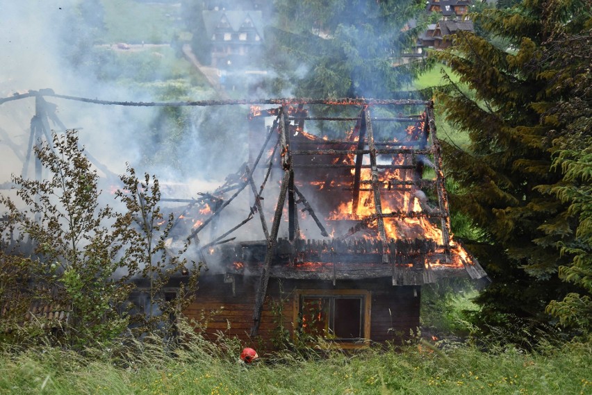 Zakopane. Pożar drewnianego domu na Kozińcu [ZDJĘCIA]