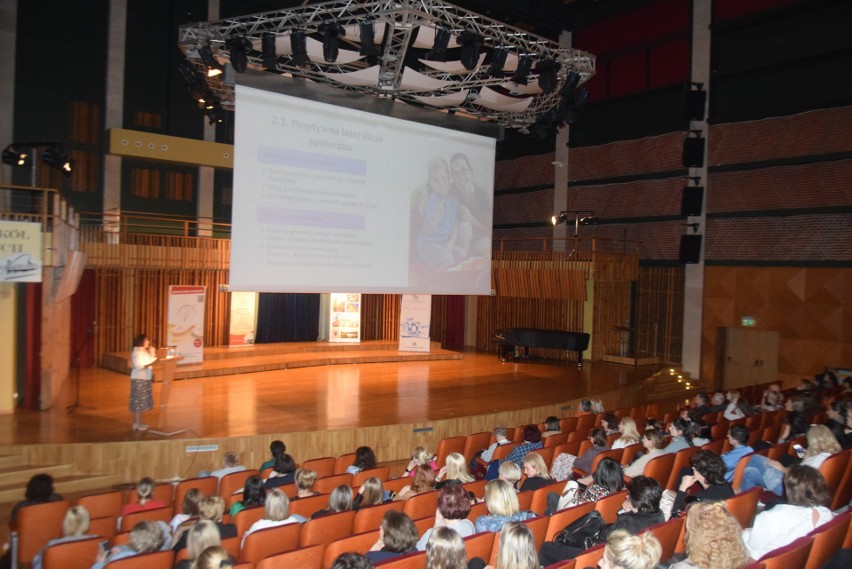 „Małe dziecko w systemie edukacji i wsparcia” – to tytuł konferencji, która odbyła się w Zespole Szkół Muzycznych w Radomiu
