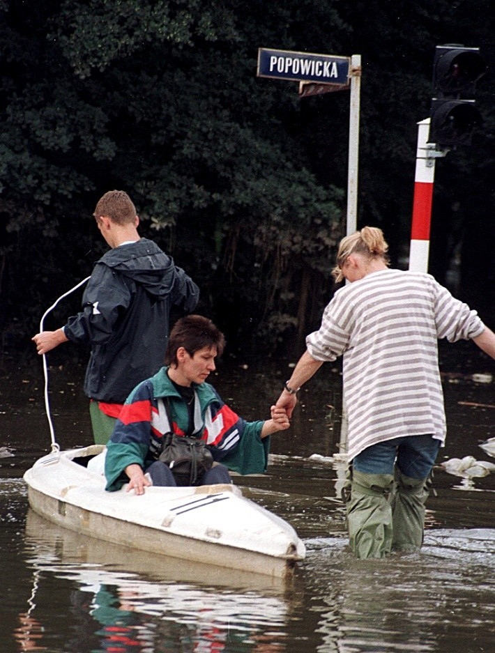 Wrocław 22-07-1997. Zalana ulica Popowicka